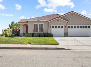 3825 Sungate Dr, Palmdale, CA 93551