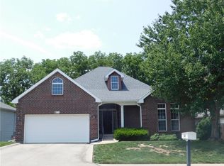 704 Shamrock Ln, Warrensburg, MO 64093