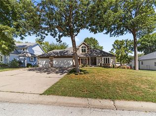 139 The Woodlands Dr, Kansas City, MO 64119