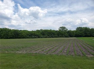 14 Deer Lake Est, Findlay, IL 62534