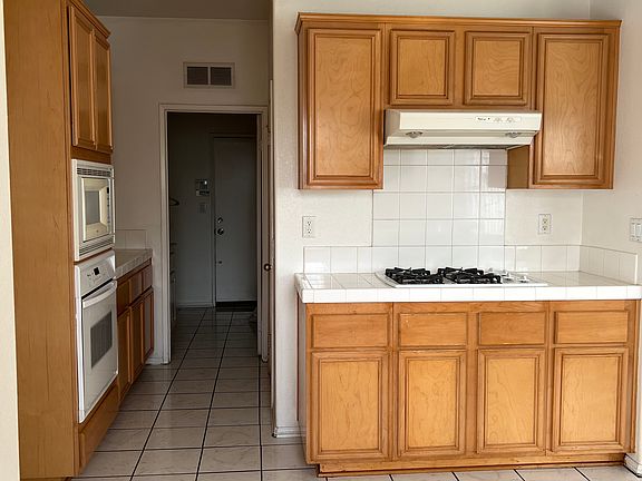 4th image of 13034 Acacia Ave