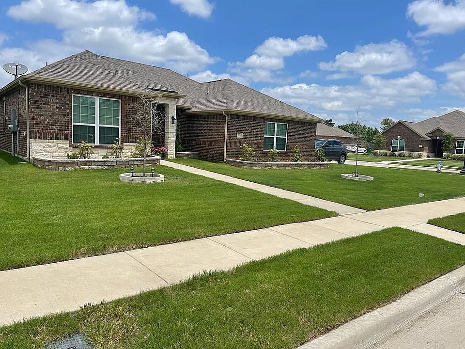 1st image of 525 Shady Meadow Ln