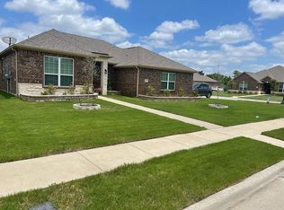 525 Shady Meadow Ln, Red Oak, TX 75154