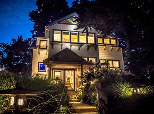 3599 N Lakeshore Dr, Holland, MI 49424