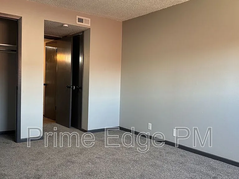 1121 N 28th St #8 — Photo 13
