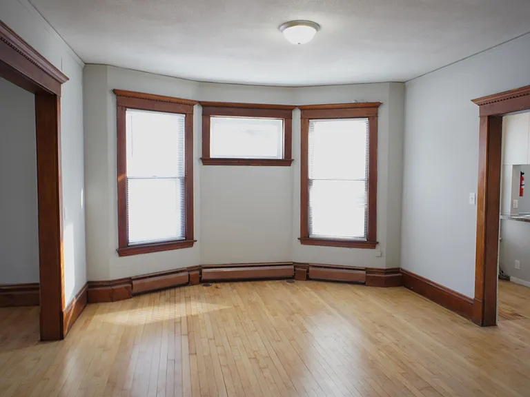 960 27th Ave NE #2 — Photo 3