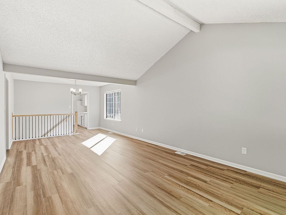 1st image of 20 NW Lakeview Blvd APT B