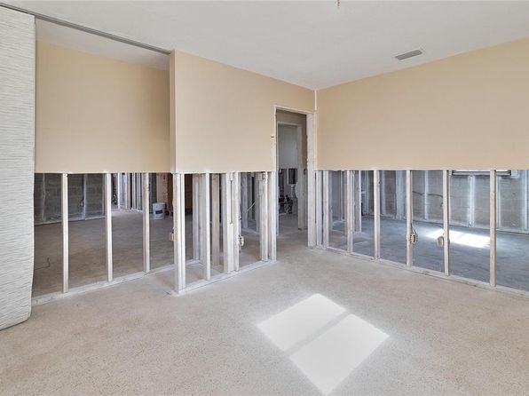 saint-petersburg-florida-81389989 picture