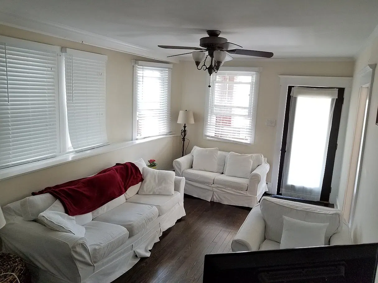 3 bed, 1200 sqft, $3,200 — Photo 3