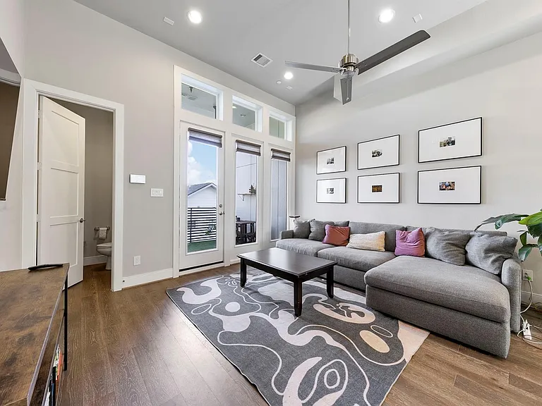 2412 Canal St #J — Photo 4