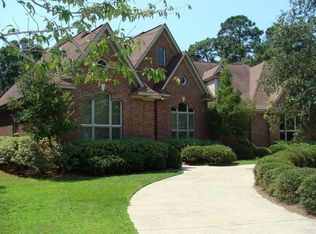2703 Three Iron St, Morehead City, NC 28557