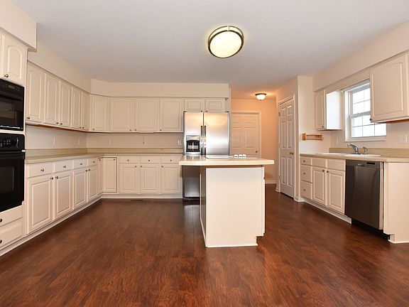 3rd image of 209 Timber Ridge Cir
