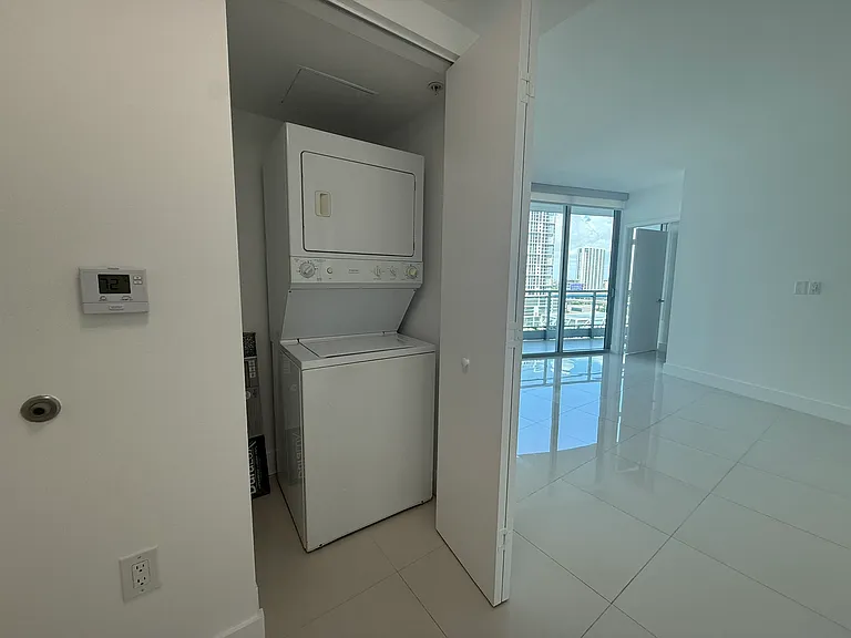 92 SW 3rd St #1506 — Photo 15