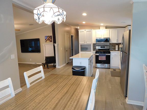 5th image of 653A Bluebird Cir