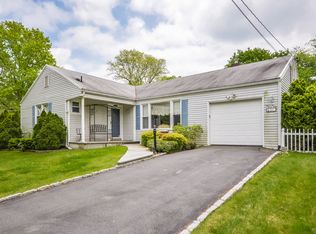 33 Daisy Farms Dr, New Rochelle, NY 10804