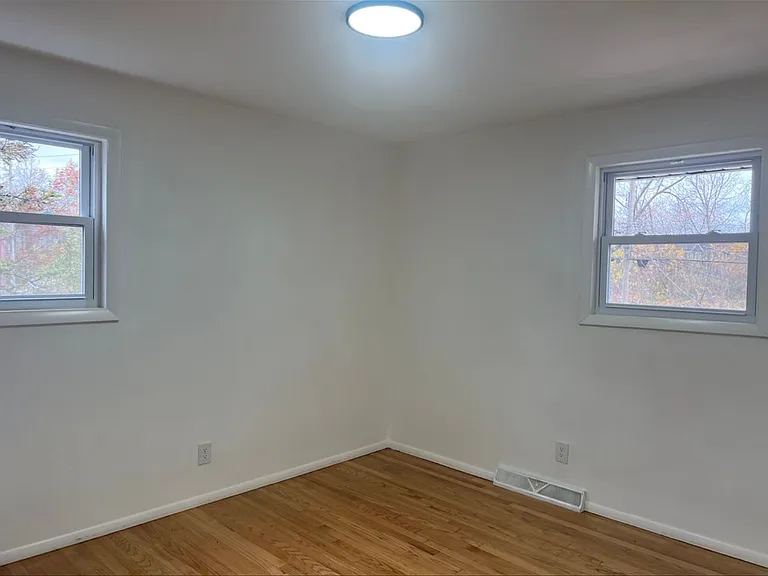 905 Lakeview Ave — Photo 4