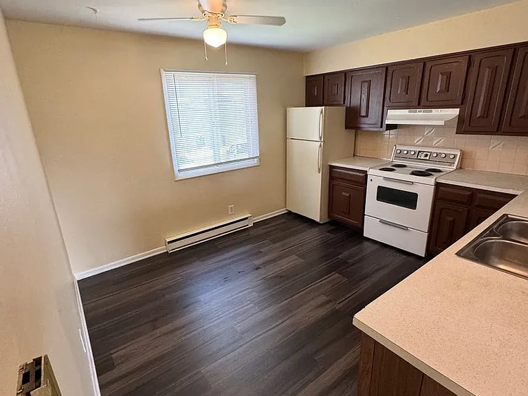 604 Saint Louis Ave — Photo 2
