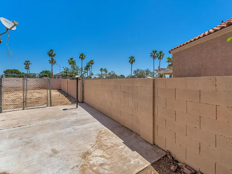 2560 Silver Shadow Dr — Photo 37