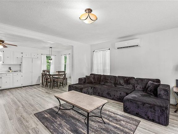 3rd image of 286 Smith Ln