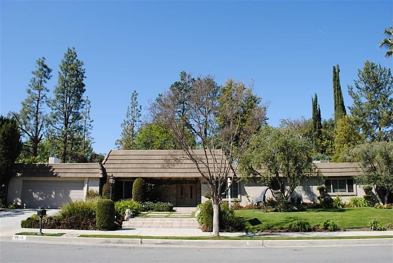 1st image of 4819 Kelvin Ave
