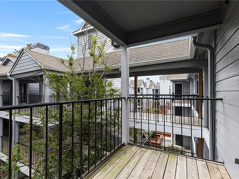 640 Granville Ct — Photo 8