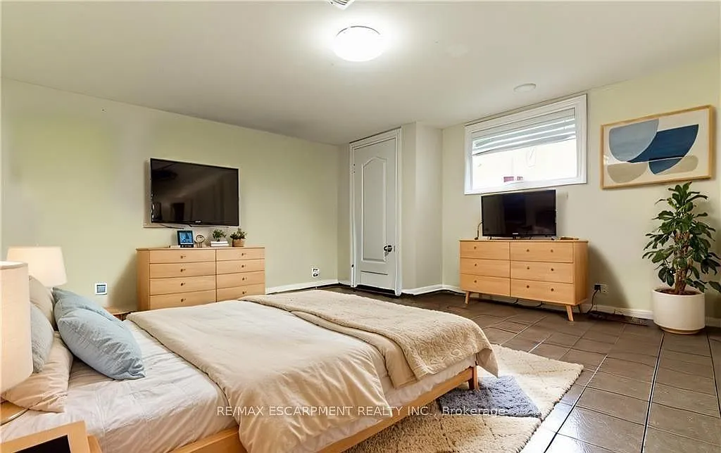 3 bed, $2,095 — Photo 4