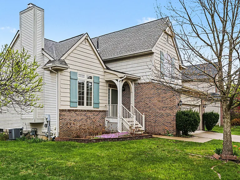 5873 Villa France Ave — Photo 4