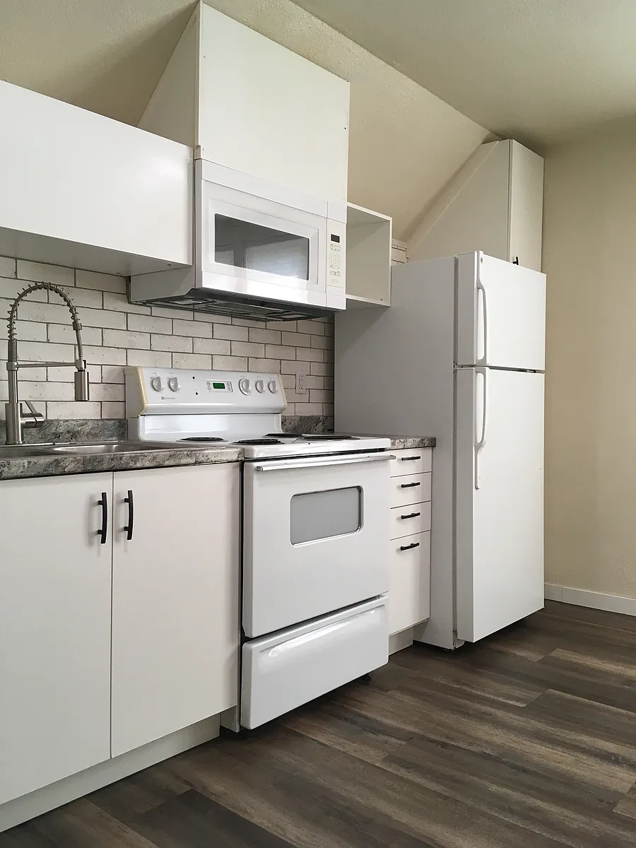 Building Photo - 106 1st Ave NE #1/2