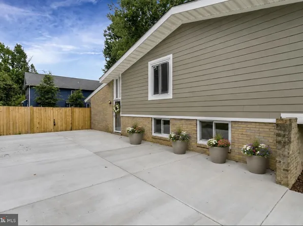 2829 Joseph Makell Ct, Alexandria, VA 22306