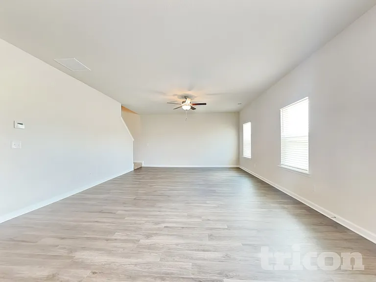 1251 Fendt Dr — Photo 2
