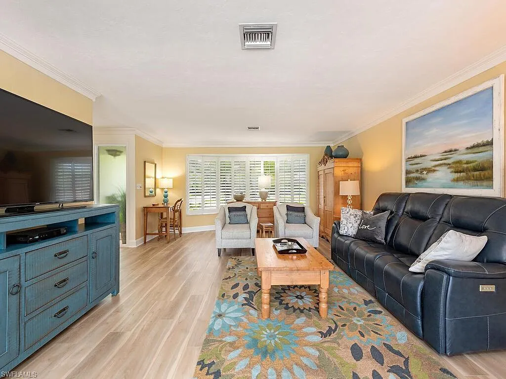 3 bed, 2.0 bath, 2800 sqft, $19,000 — Photo 3