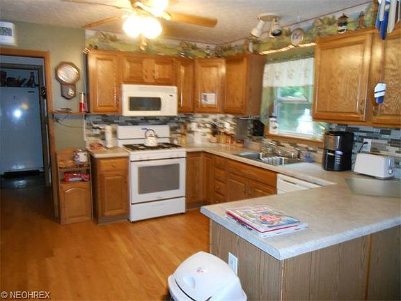 3rd image of 5657 Alder Dr NE