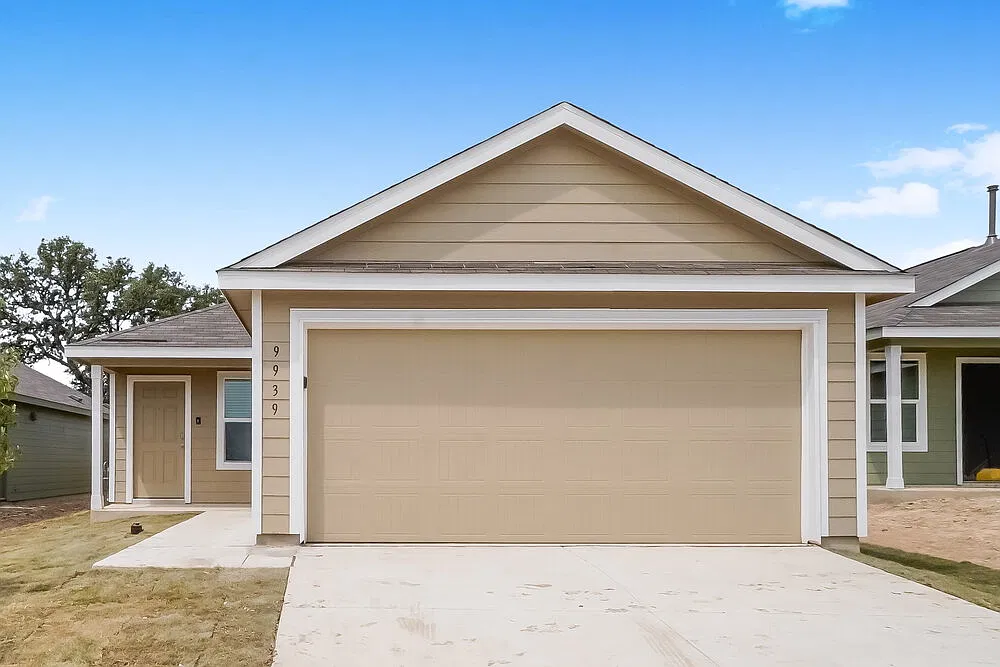 3 bed, 2.0 bath, 1440 sqft, $1,555 — Photo 1