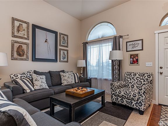 4th image of 934 Cove View Cir