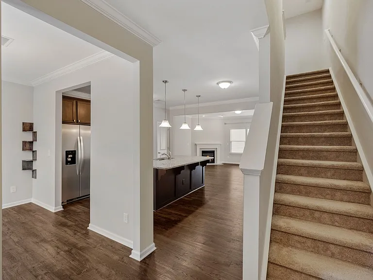 115 Winifred Dr — Photo 2