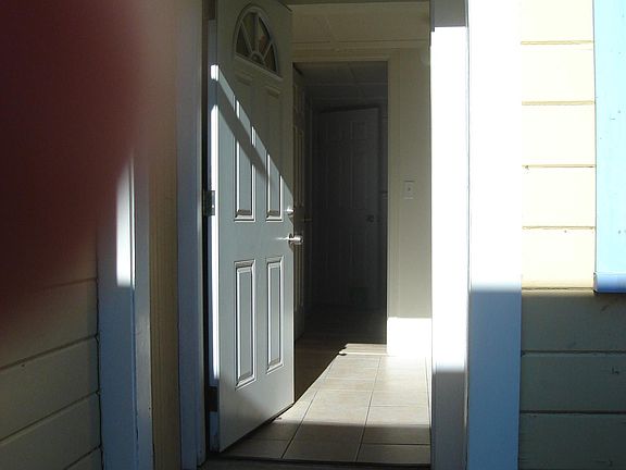 4th image of 715 Santa Clara St #B