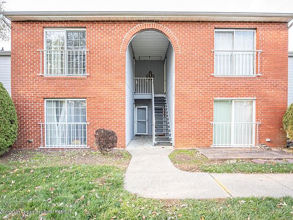 2nd image of 705 Zlotkin Cir APT 7