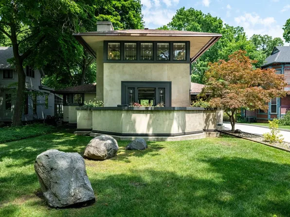 715 W Washington St, South Bend, IN 46601
