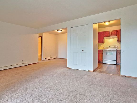 3rd image of 1019 Abbey Ct Unit 8