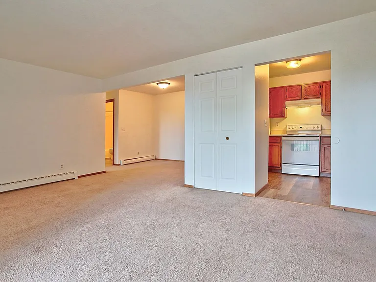 1019 Abbey Ct #8 — Photo 3