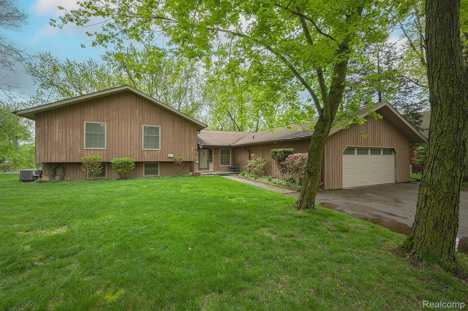 9550 Silverside Dr photo 1