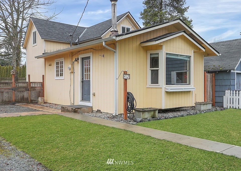 Welcome home to this Wilkeson charmer!