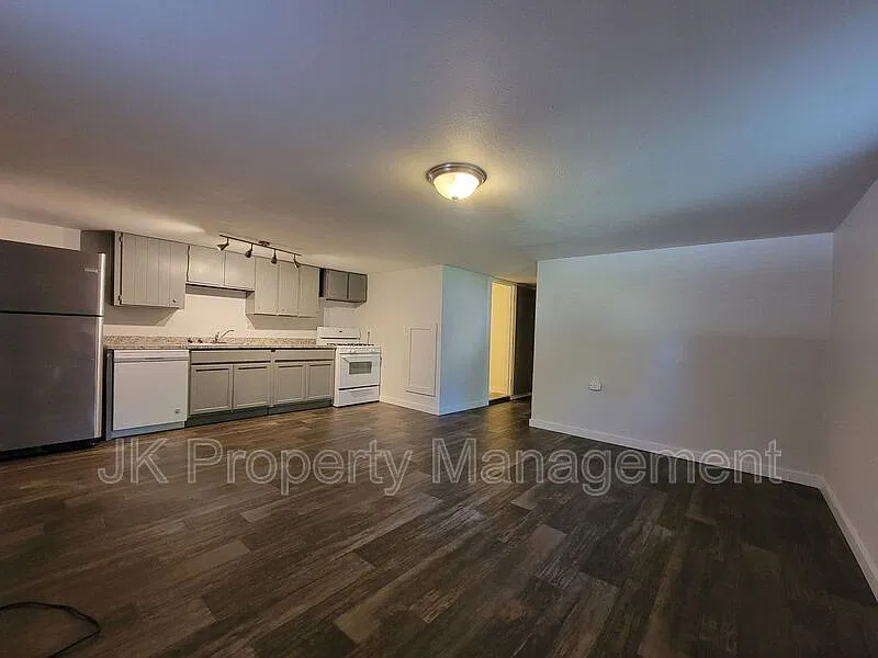 2 bed, 1.0 bath, 580 sqft, $825 — Photo 3