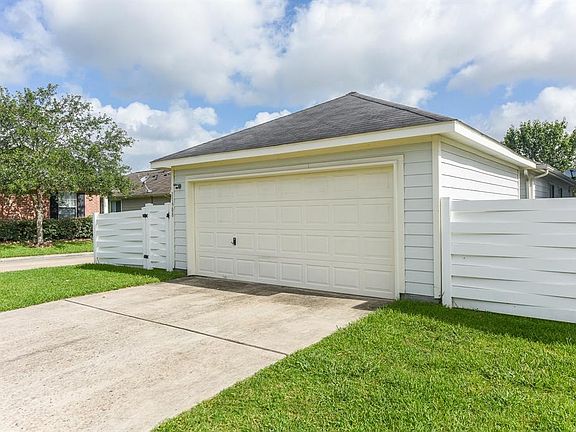 2nd image of 11908 Chanteloup Dr