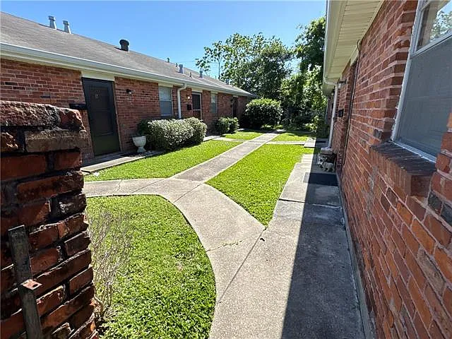 2804 Longwood Dr #C — Photo 6
