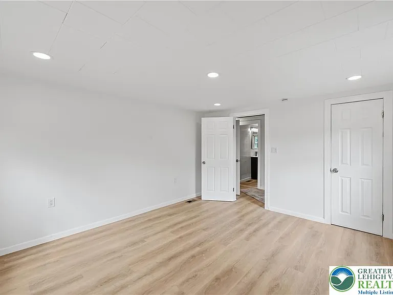 326 Main St — Photo 15