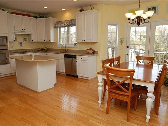 5th image of 10390 Brentmoor Dr