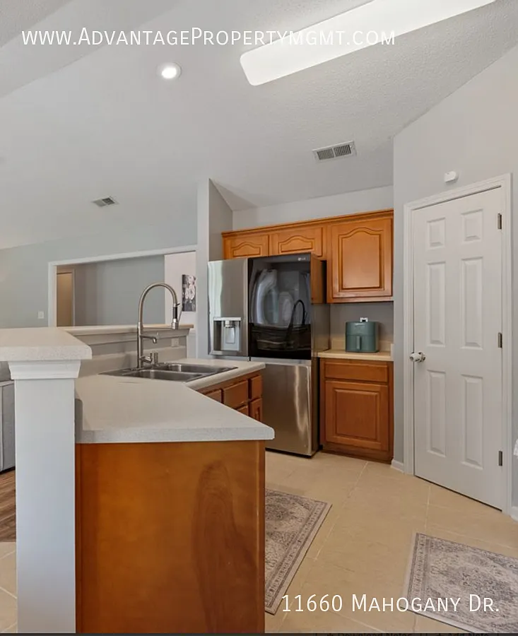Modern 4 Bedroom 3 Bath Family Home - 11660 Mahogany Dr, Arlington, TN — Photo 4