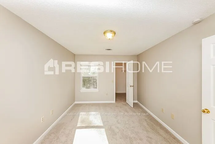 2406 Iron Horse Dr — Photo 11