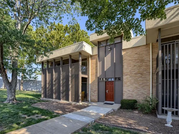 410 W 104th St APT C, Kansas City, MO 64114